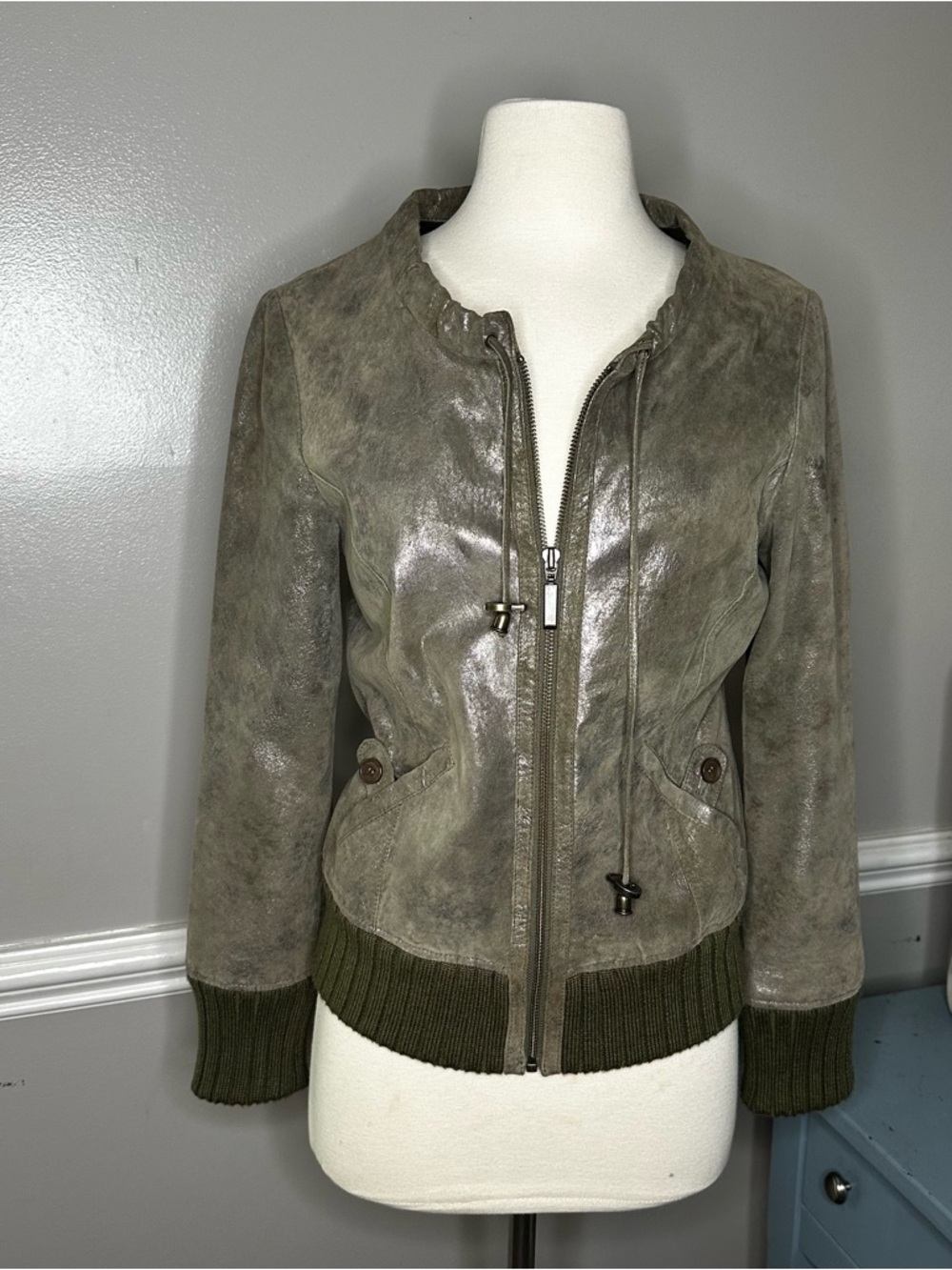In Suede Olive Green Metallic Leather Bomber Jacket Size Small 100% Leather